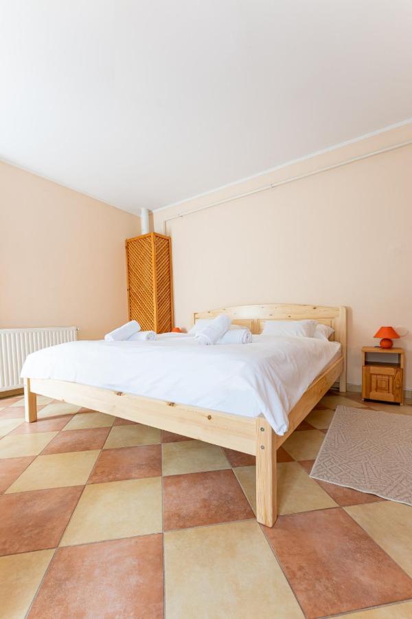 Varázskő Apartman Gyula Exterior foto