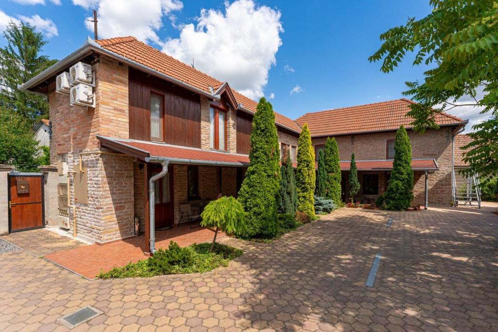 Varázskő Apartman Gyula Exterior foto