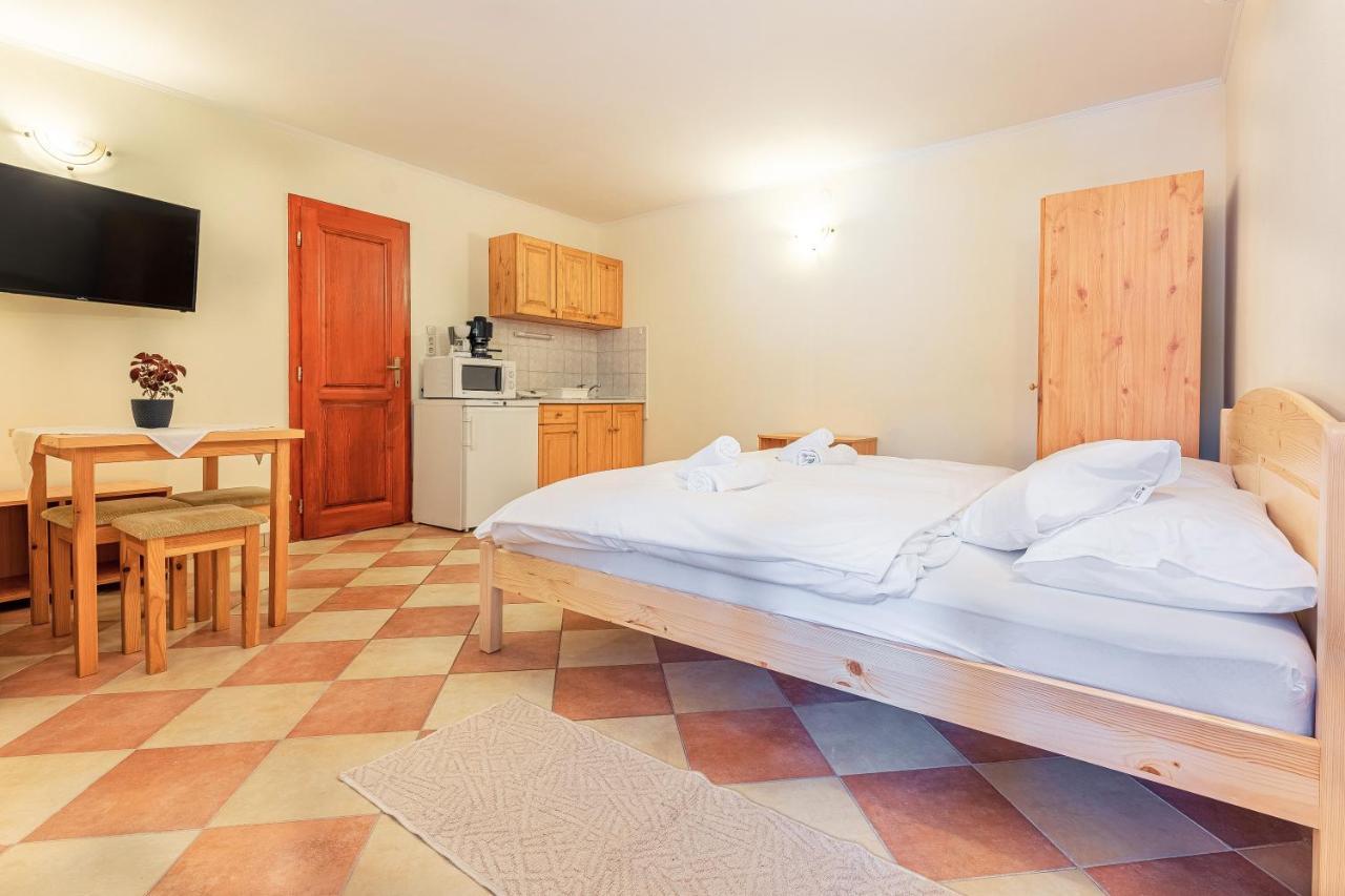 Varázskő Apartman Gyula Exterior foto